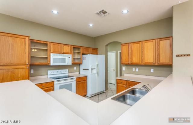 2111 E BELLERIVE Place Gallery 3