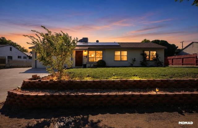 Charming 3BR House in Palmdale Gallery 1