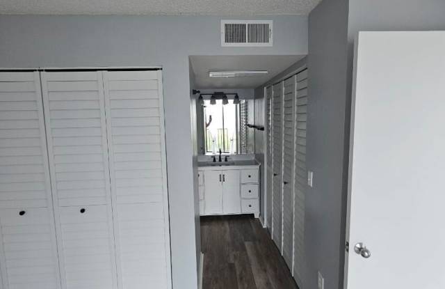 900 Cove Cay Dr Gallery 1