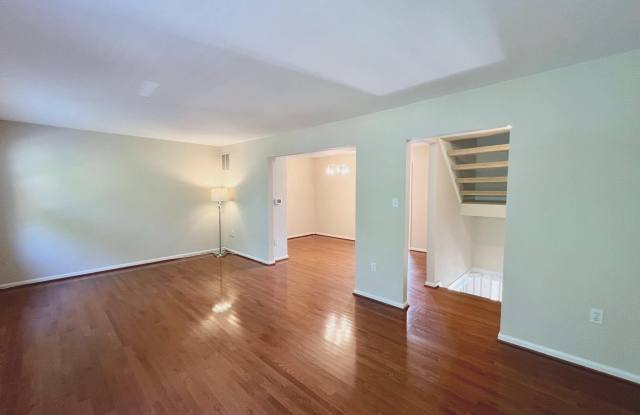 8124 LARKIN Lane Gallery 4