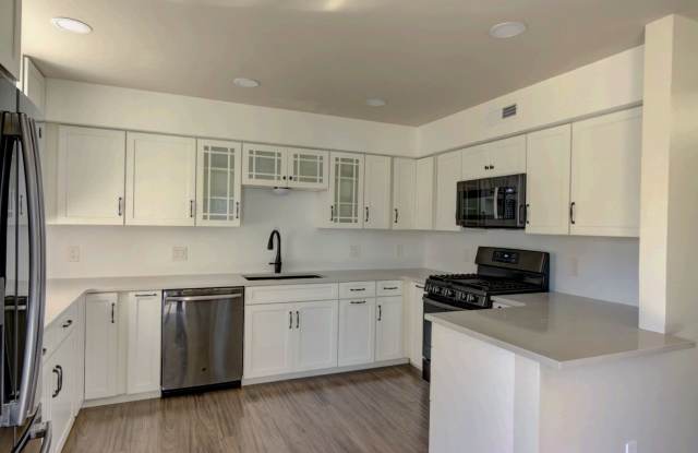 2 Bedroom, 2.5 Bath Condo in Madrona Heights Gallery 1