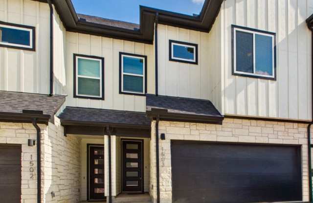 Great Townhouse with private yard photos photos