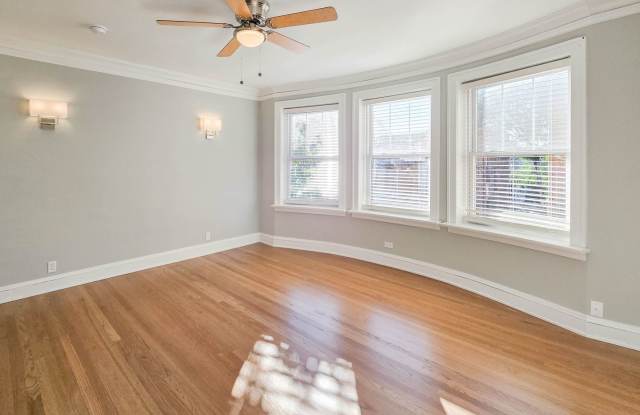 4917-23 N Hermitage Gallery 2