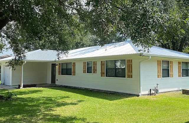 328 Paula Avenue - 328 Paula Avenue, Bridge City, TX 77611