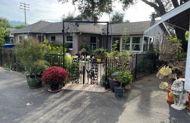 Upper Ojai - Three bedroom, two bath home - 12520 Ojai Santa Paula Road, Ventura County, CA 93023