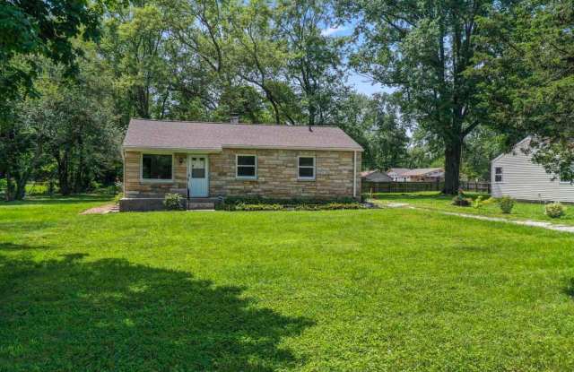 1909 Mayfair Drive Indianapolis, IN 46260 photos photos