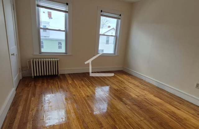 Great value! 4-bed, 1-bath in Brighton; No Broker Fee! Gallery 4