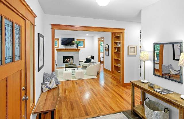 10440 NE Quiet Valley Ln Gallery 3