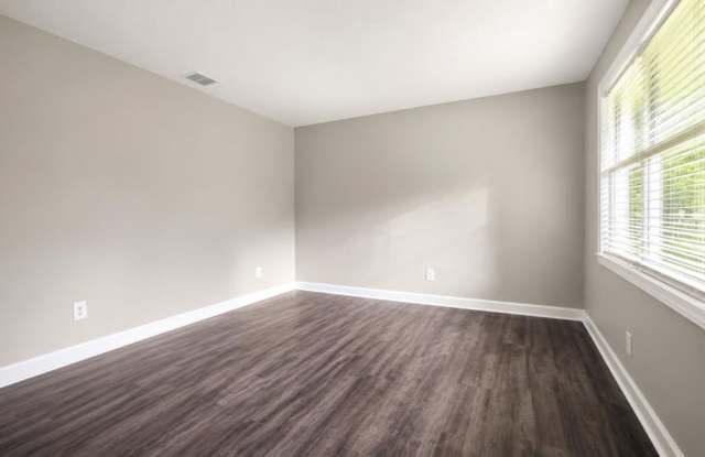220 Ebony Lane Gallery 4