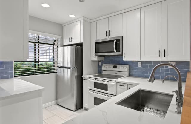 Remodeled Irvine Lakes Townhouse photos photos