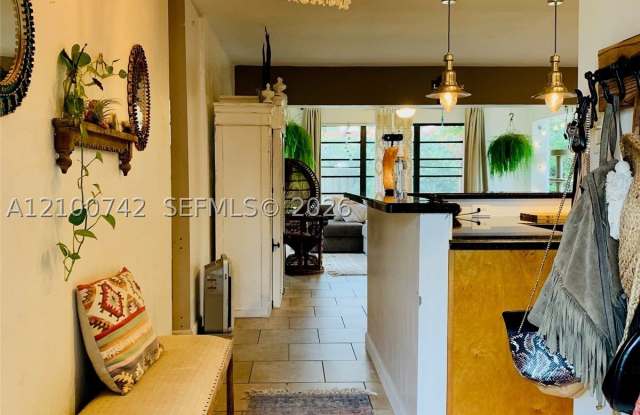 9910 Bahama Dr Gallery 4