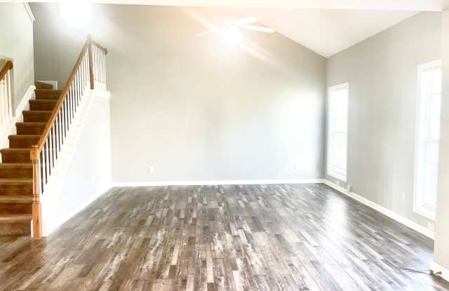 3 Bedroom Single Family Home with Attached Garage! Gallery 3