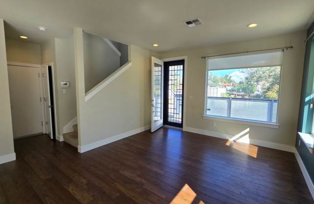 Newer Contemporay Home in Midtown Gallery 4