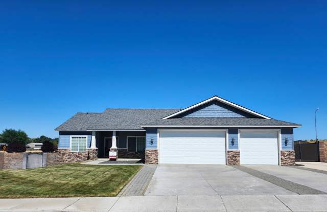 Beautiful 3 bedroom w/3 Car Garage and Additional RV/Trailer Parking photos photos Beautiful 3 bedroom w/3 Car Garage and Additional RV/Trailer Parking photos photos