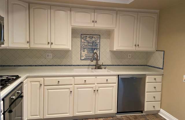 Spectacular Upper Unit 1 Bedroom / 1 Bath w/ Loft steps from the Sand Gallery 3