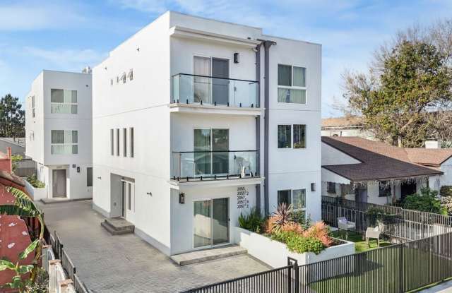 2057 1/2 S Garth Ave photos photos