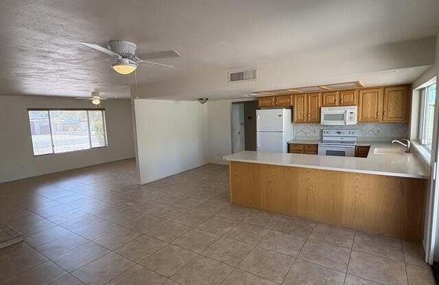 5218 E SHEENA Drive Gallery 4
