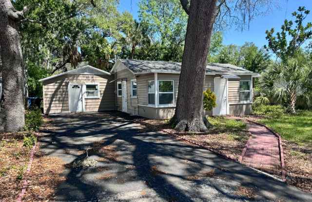 Large, 4 bedroom/1 bath home Located in beautiful St. Petersburg! Move-in Ready! photos photos