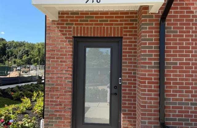 918 District Boulevard Gallery 1
