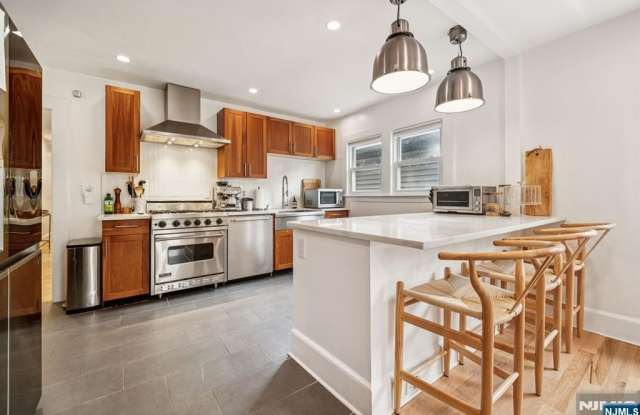 21 Central Avenue 2R - 21 Central Avenue, Montclair, NJ 07042