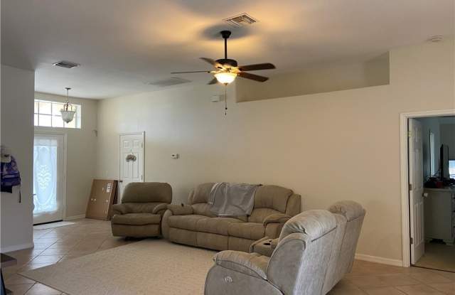 510 SW 28th Place Gallery 4