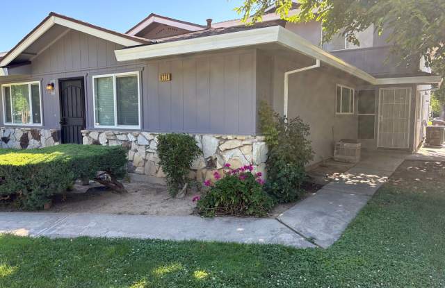 Beautifully maintained 2 bedroom condo photos photos