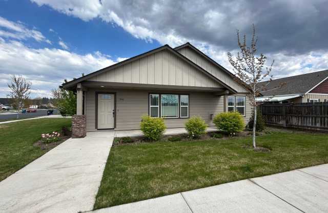 Corner Lot 3 Bed / 2 Bath Home with RV Parking – NW Redmond photos photos