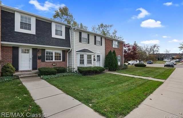 19580 CRYSTAL LAKE Drive Gallery 4