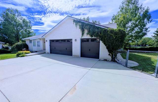 Gorgeous Holladay Home! Gallery 3