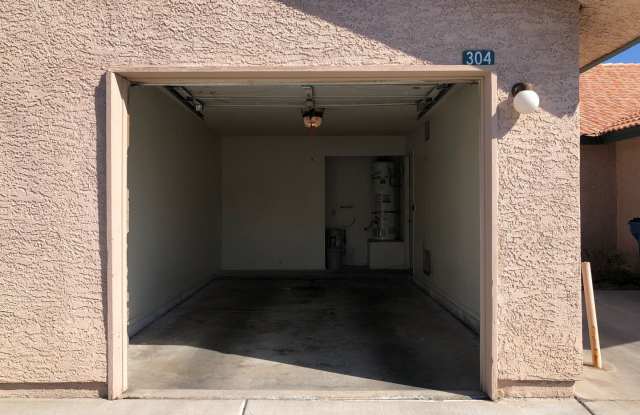 Beautiful Single Story Townhome - Available for Immediate Move In! Gallery 4