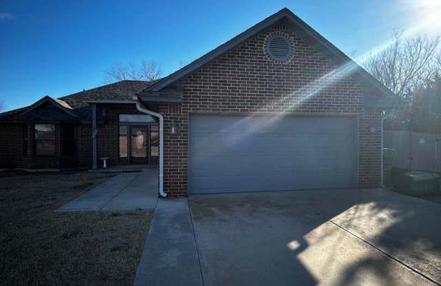 958 Hilltop Mansion - 958 Hilltop Mansion, Yukon, OK 73099