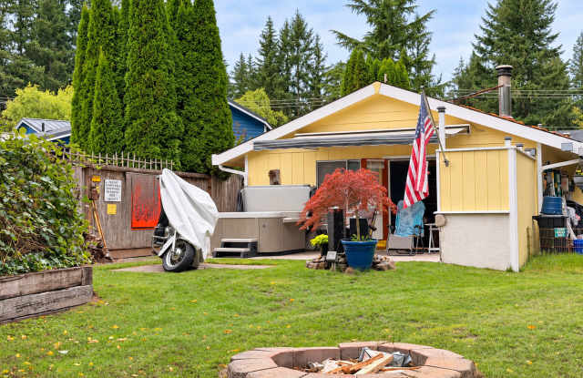 1BR/1BA with Hot Tub and Large Yard Gallery 3