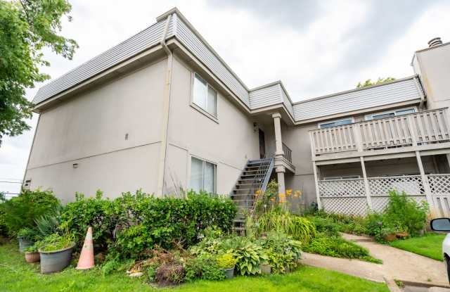 Charming 3 bedroom Condo in South Tulsa, Newly Updated! Gallery 1