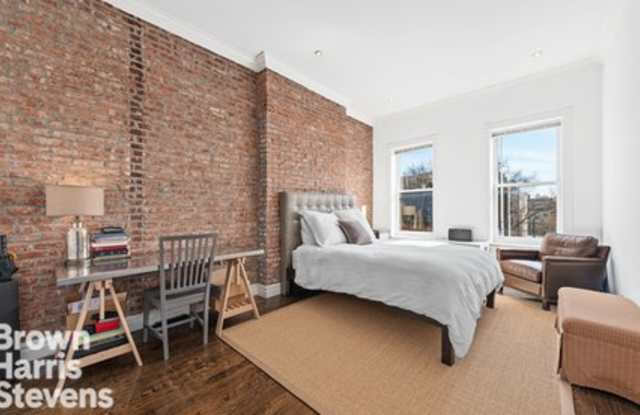 283 West 11th Street Gallery 4