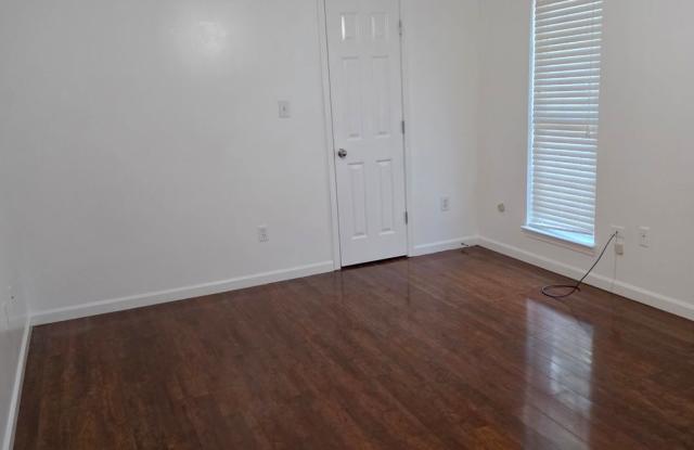 Spacious 3-Bedroom Home with Bonus Room and Main-Level Primary Suite! Gallery 4