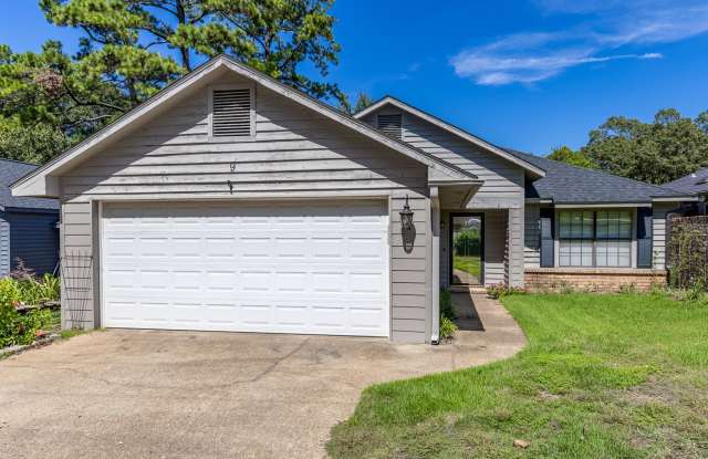 Spacious 3-Bedroom Daphne Home with Fenced Backyard & Screened Porch Gallery 1