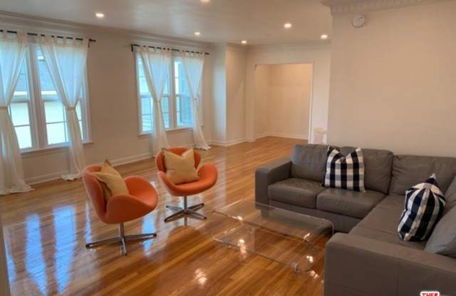 407 SHIRLEY Place Gallery 2