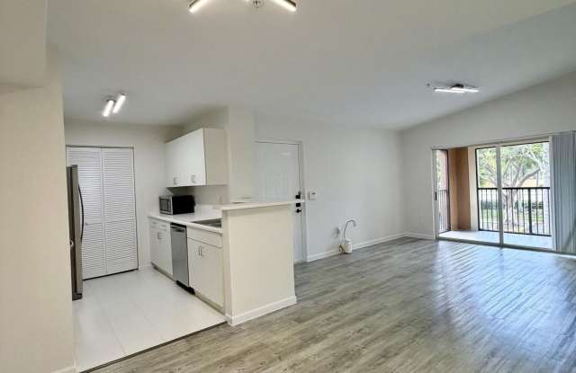 4852 N STATE ROAD 7 Gallery 1