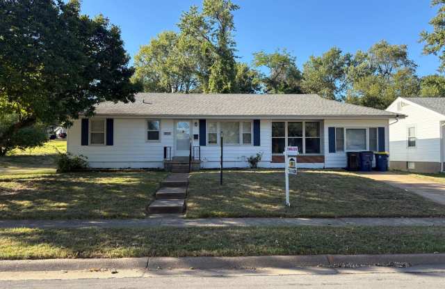 Beautiful 3 bed, 2 bath in St. Ann. - 3217 Krem Avenue, St. Ann, MO 63074