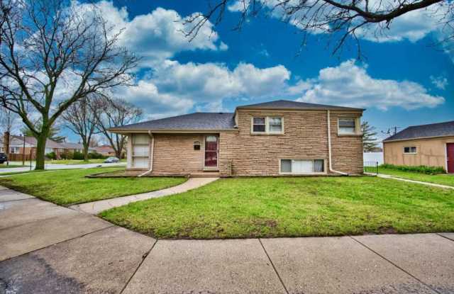 5200 Madison St. photos photos