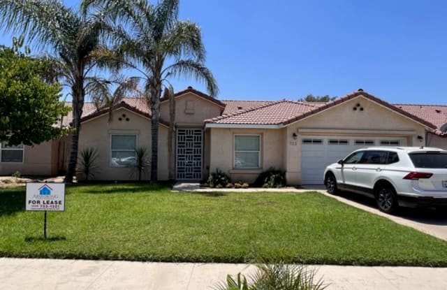723 Lassen Avenue - 723 Lassen Avenue, Tulare, CA 93274