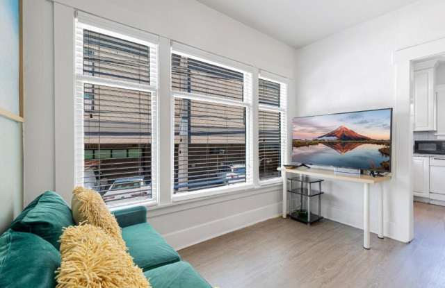 214 East Lynn Street photos photos 214 East Lynn Street photos photos