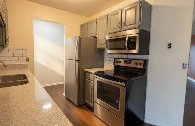 Freshly Updated, Stylish 2 bed 2 bath Condo in Bloomington photos photos