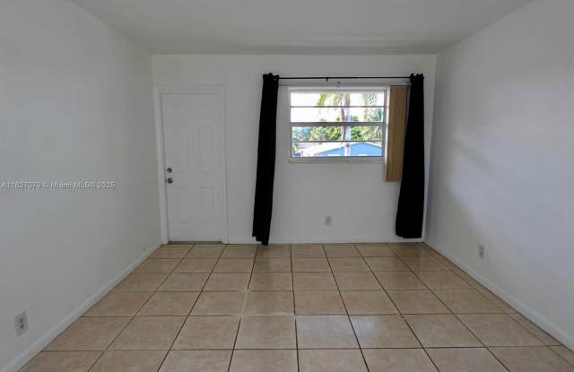 250 NE 40th St photos photos