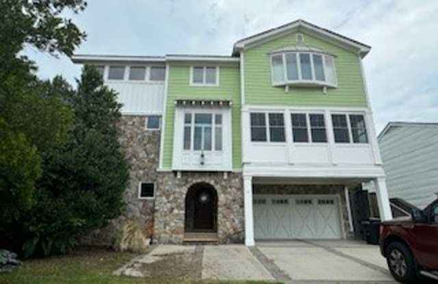 Immaculate 4 bedroom 3.5 bath Home at North End photos photos