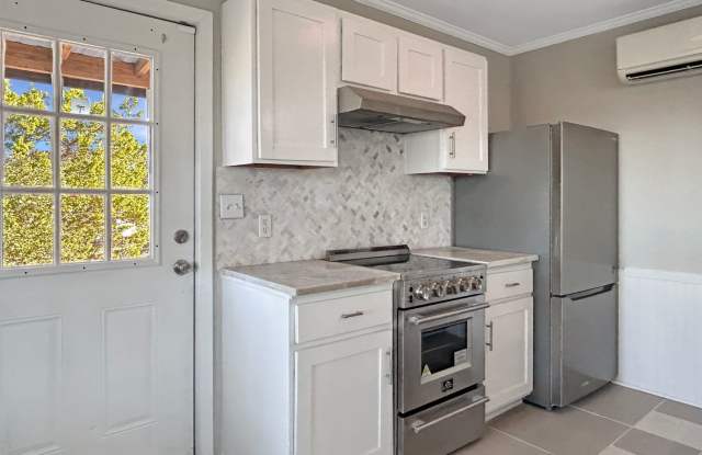 Canyon Lake Upstairs 1/1 — Remodeled, Deck + Hill Country Scenery Gallery 4