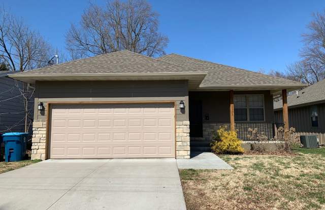 3bed 3bath house with a 2 car garage Gallery 1