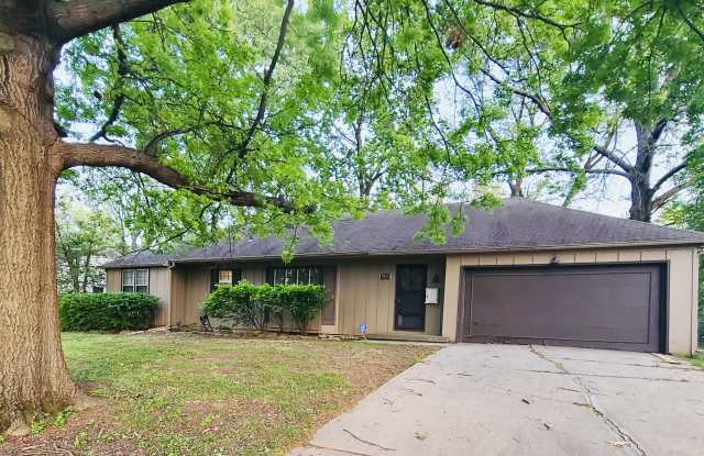 5711 W 78th Ter - 5711 West 78th Terrace, Prairie Village, KS 66208