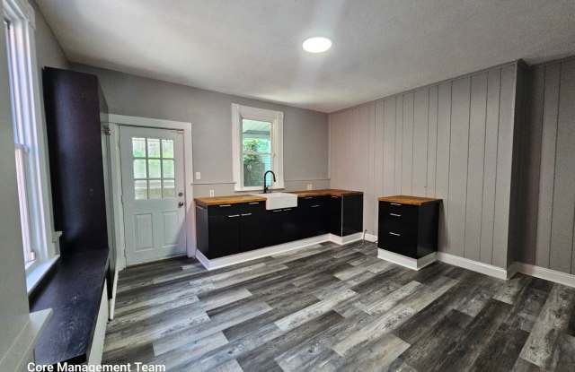 Update 2 bedroom House for Rent Gallery 4