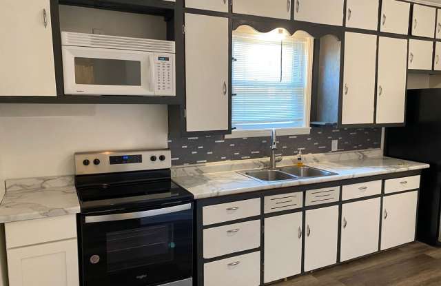 2 Bed 1 Bath Single Family Home in Wausau photos photos